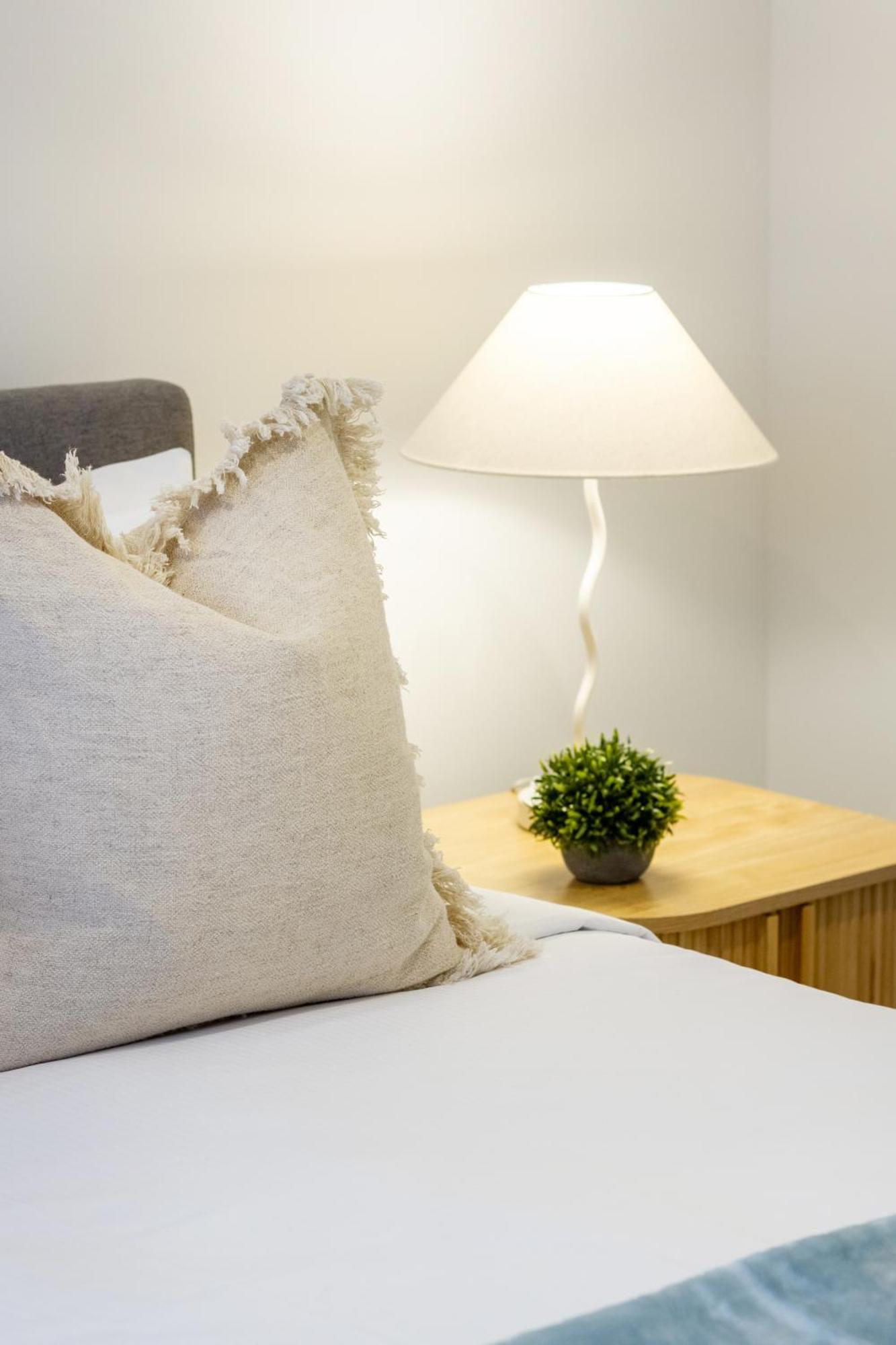 Cozy And Chic In Central Крайстчърч Екстериор снимка